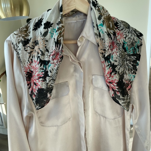 Aritzia Accessories - Flower print scarf